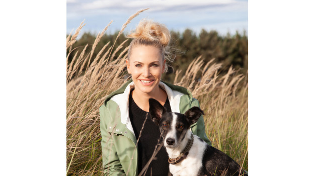 Birgitta Ornau lebt mit ihren Hunden, die alle aus dem Tierschutz stammen, in München.