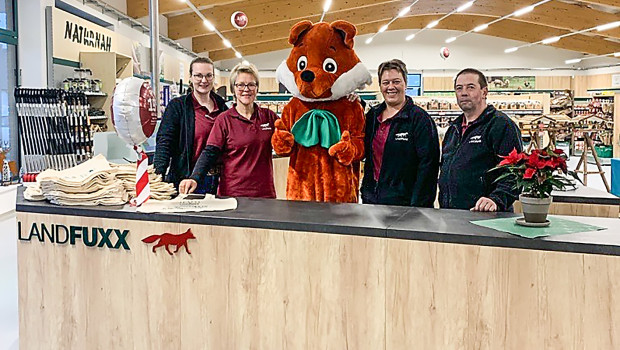 Das Team um Marktleiterin Tanja Köster bei der feierlichen Eröffnung in Wagenfeld.