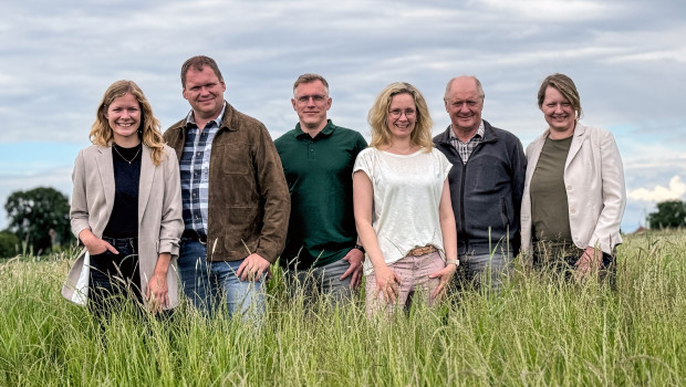 Das Team hinter dem landwirtschaftlichen Familienbetrieb (von links): Johanna Speer, Gesellschafter Jan-Hendrik Speer, Geschäftsführer Hauke Heitmann, Gesellschafterin Katharina Heitmann, Geschäftsführer und Familienvater Reinhard Speer und Gesellschafterin Sandra Speer.