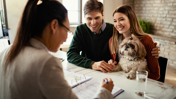 Hundebesitzern ist die Gesundheit ihres Tieres wichtig. Bei der Wahl der passenden Hundekrankenversicherungen gilt es einige Faktoren abzuwägen.