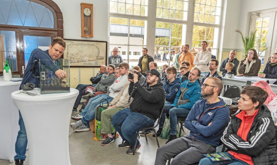 Gut besucht war besonders der Workshop mit Dennerle-Aquascaper Volker Jochum.