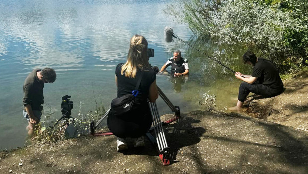 Für zwölf neue Folgen JBL-TV wurde gedreht, so wie hier in einem See.