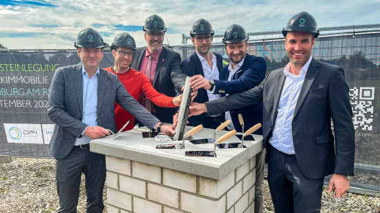 Thorsten von Killisch-Horn (Goldbeck Südwest), Michael Stolle, Jens Fondy-Langela, Nikolai Alexander Mader (Hansainvest Real Assets), Andreas Fleischer (DFI Real Estate) und Hannes Kissling (Goldbeck Südwest) bei der Grundsteinlegung.