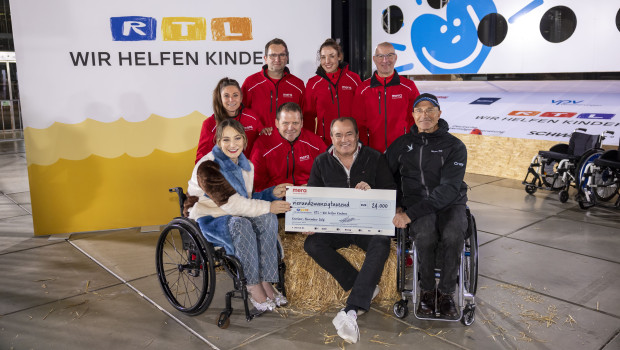 24.000-Euro-Spende: Das Mera-Team überreicht den Scheck an Wolfram Kons, Gesamtleiter RTL Charity. Insgesamt konnten 600.000 Euro Spenden, die Inklusionsprojekten für Kinder zugutekommen, mit der 24h Inklusion Challenge gesammelt werden.