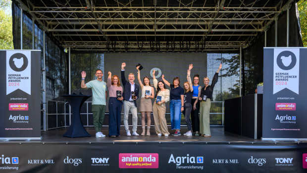 Die Sieger der German Influencer Awards auf der Bühne in Düsseldorf. 