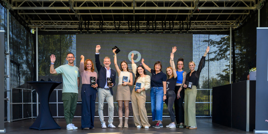 Die Sieger der German Influencer Awards auf der Bühne in Düsseldorf.