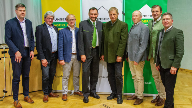 Von links: Mag. Johann Niedermann (OÖ Raiffeisenverband), ÖkR Günter Fischer (Vorsitzender LH-Aufsichtsrat), Obmann Ing. Peter Grims, GF Dir. Martin Obernberger, Oberforstmeister DI Mag. Johannes Wohlmacher (Stift Schlägl), Bezirkshauptmann Mag. Valentin Pühringer, LAbg. ÖkR Georg Ecker und Obmann Martin Mairhofer (Bezirksbauernkammer).