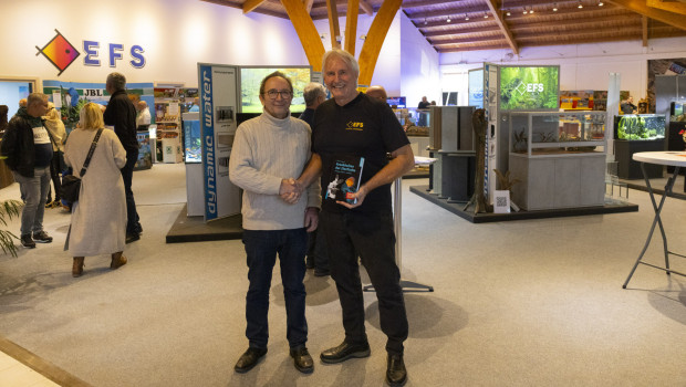 EFS-Chef Bernd Schmölzing (rechts) und Dieter Untergasser blicken zufrieden auf die Hausmesse und die Präsentation des neuen Buches aus dem Dähne Verlag zurück.