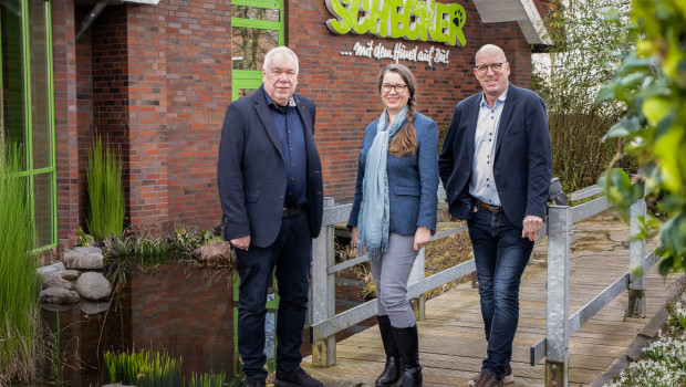 Heinrich Böden (.v.l.) übergibt die Führung seines Unternehmens an Vicki Janssen und Ralf Bents.